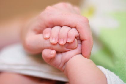 Comment faire faire le rot à bébé ?